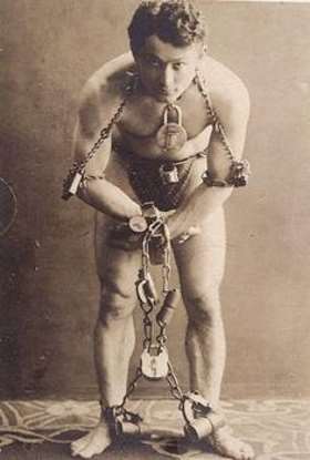 Houdini encadenado