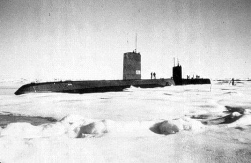 submarino-bajo-el-hielo