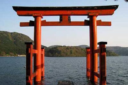 Sintoísmo, religión de toriis y kamis
